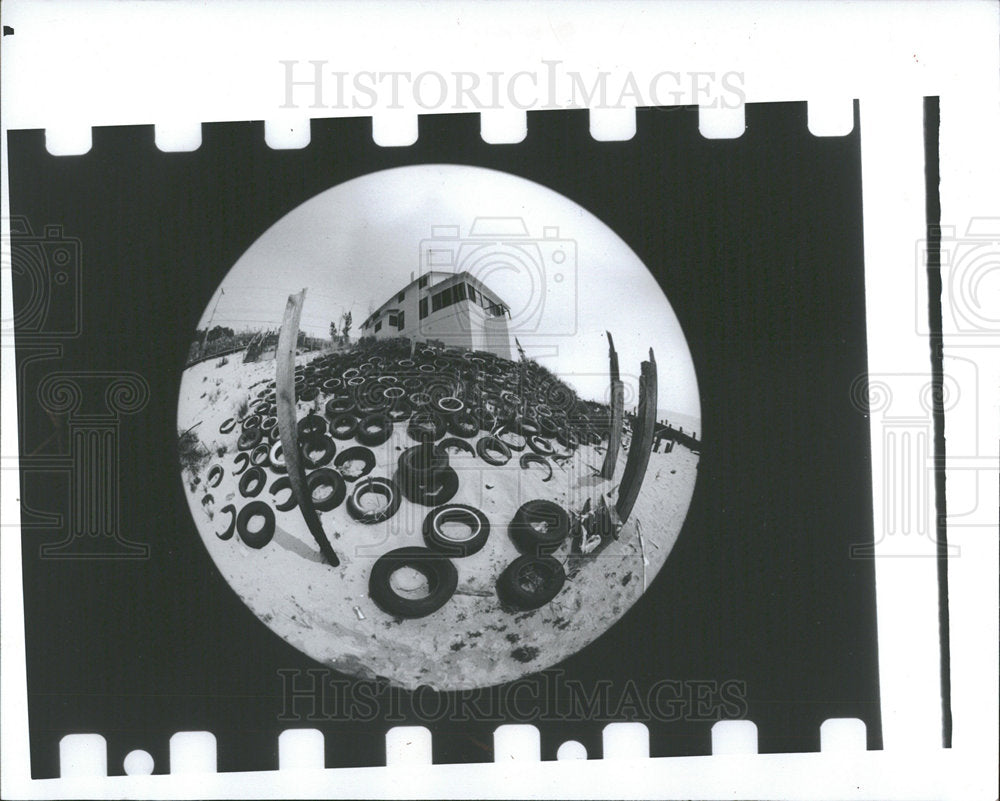 1978 Press Photo Muskegon Michigan Glass House Tire Pic - Historic Images