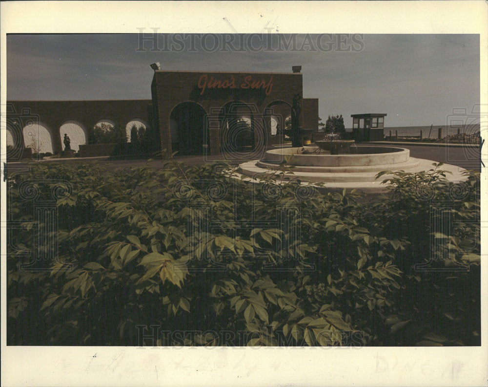 1982 Press Photo Michigan Restaurant Gino's Surf - Historic Images