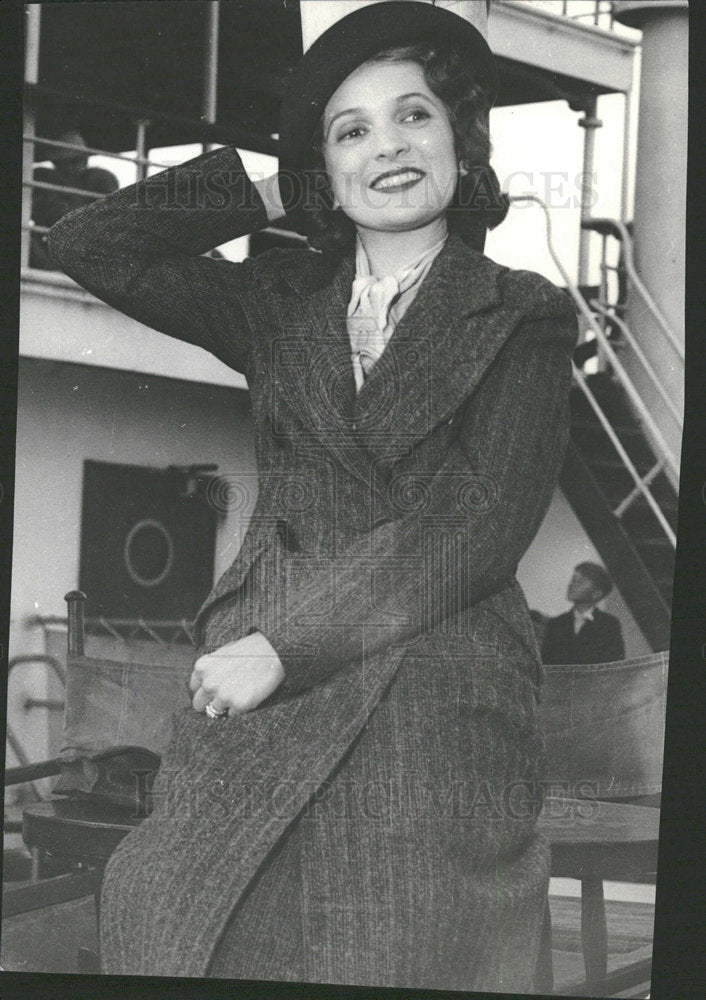 1936 Press Photo Donna Damerel is Missing Something - Historic Images