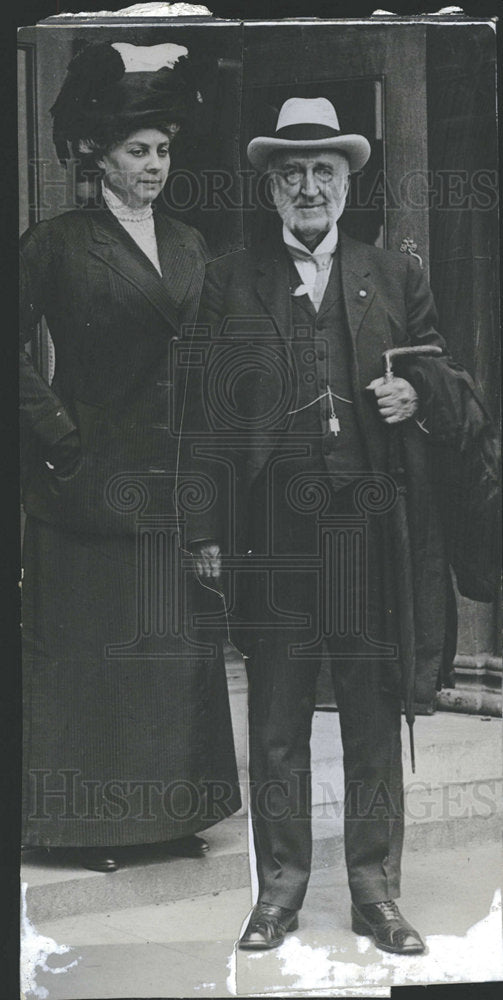 nothing on the back of the photo - Historic Images