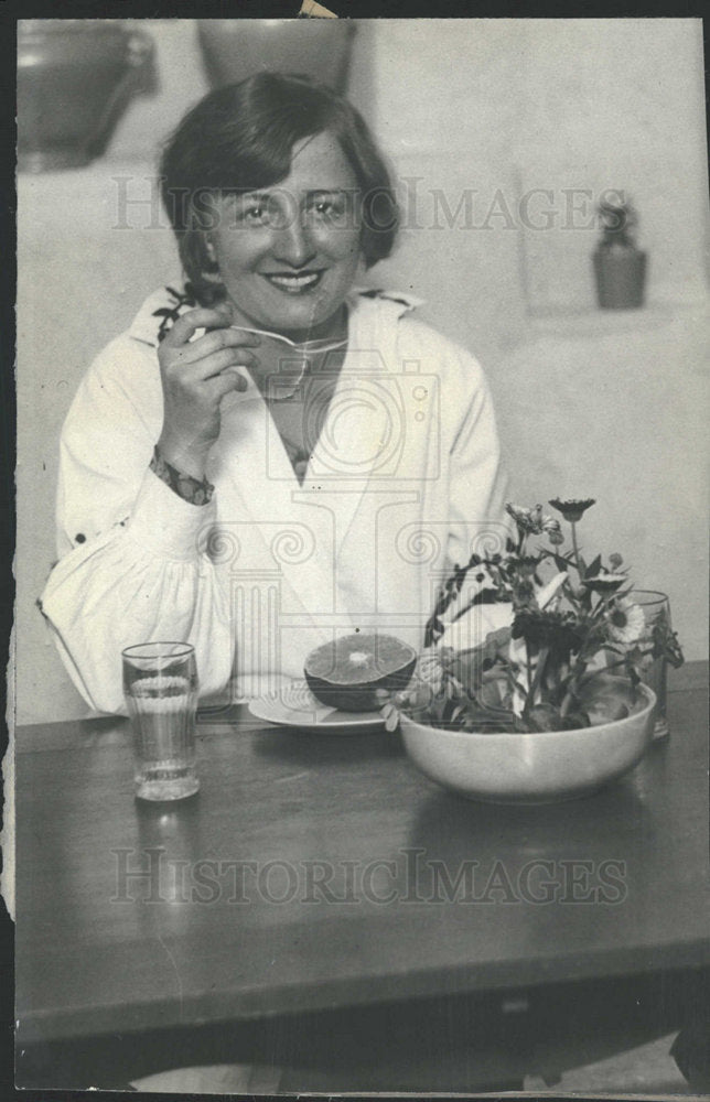 1929 Mrs Mortimer Firming Food Water Flower  - Historic Images