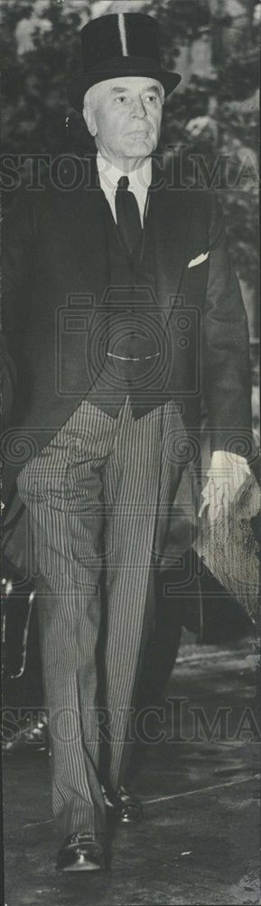 Caption missing.                 - Historic Images