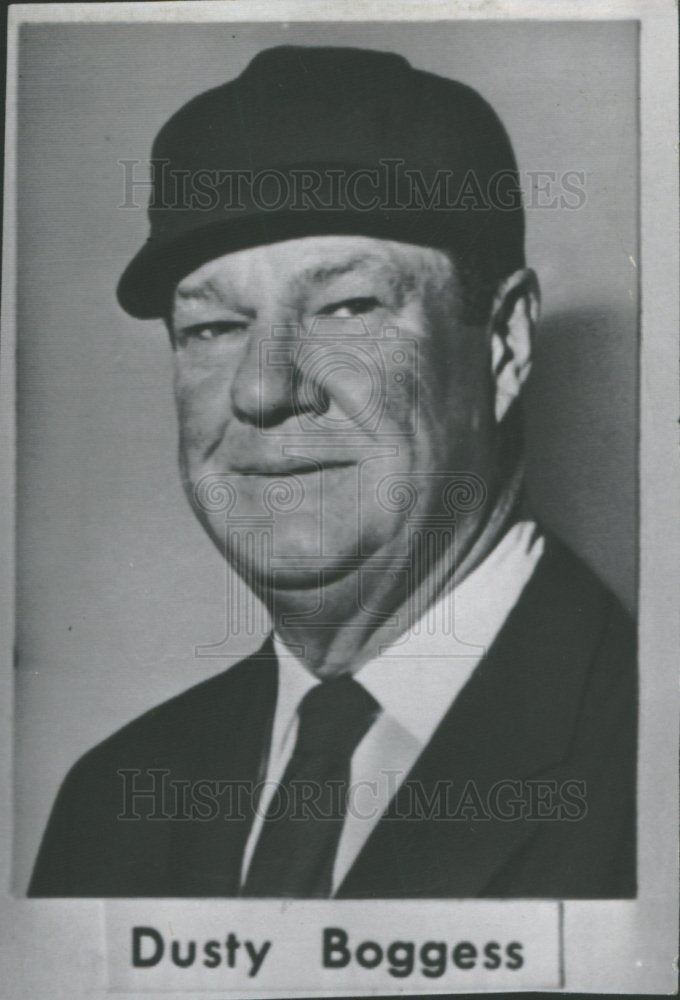 1960 Press Photo Dusty Boggess American Baseball Umpire - Historic Images