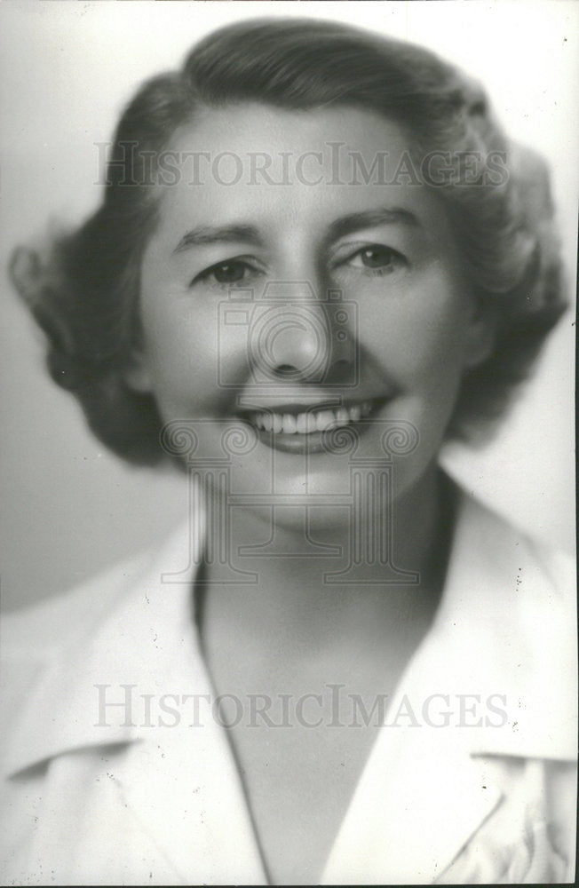 1942 Press Photo Mrs Paul Luette Olvi Hotel Shirt Craf  - Historic Images