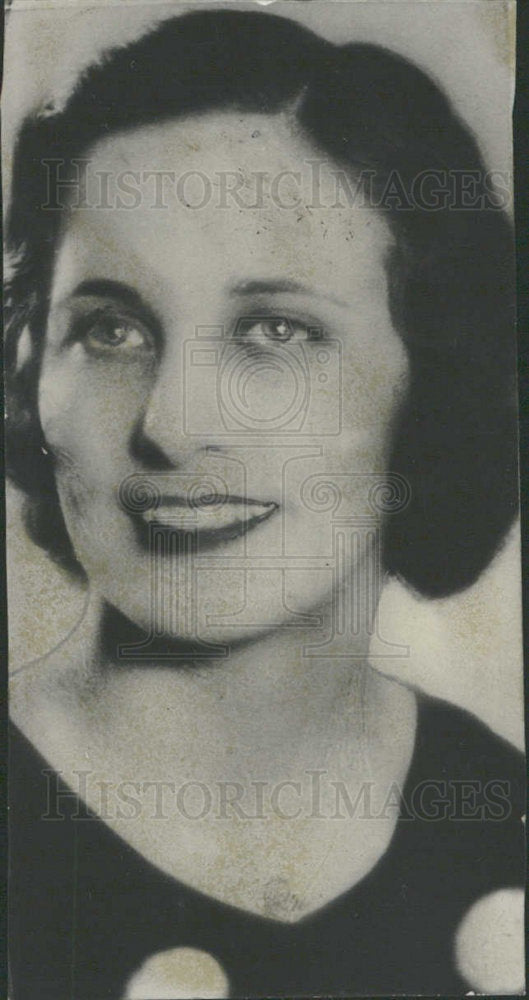 Press Photo Ruth Britschneider Photograph Pose Smile - Historic Images