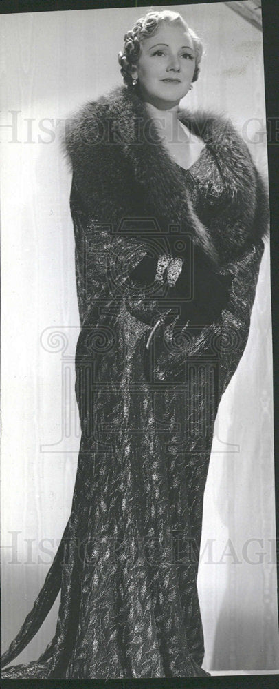 Press Photo Fashionably Dressed Actress Fay Holden - Historic Images