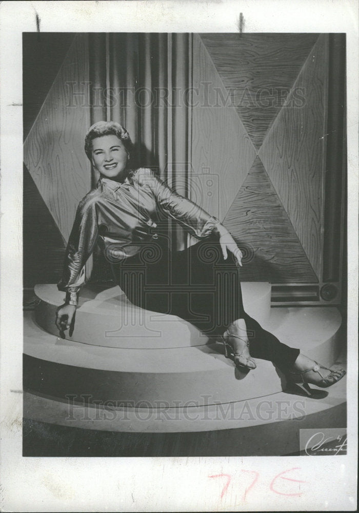 1960 Press Photo Hildegarde America Cabaret Je Vous   - Historic Images