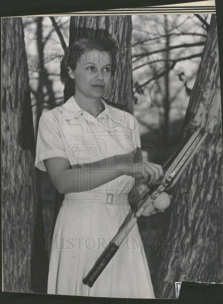 1939 Press Photo Kathryn Stubbs prepare play Bat Ball - Historic Images