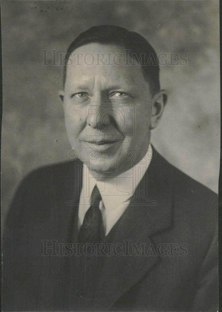 1988 Press Photo Alden Little Chicago Pose Snap picture - Historic Images