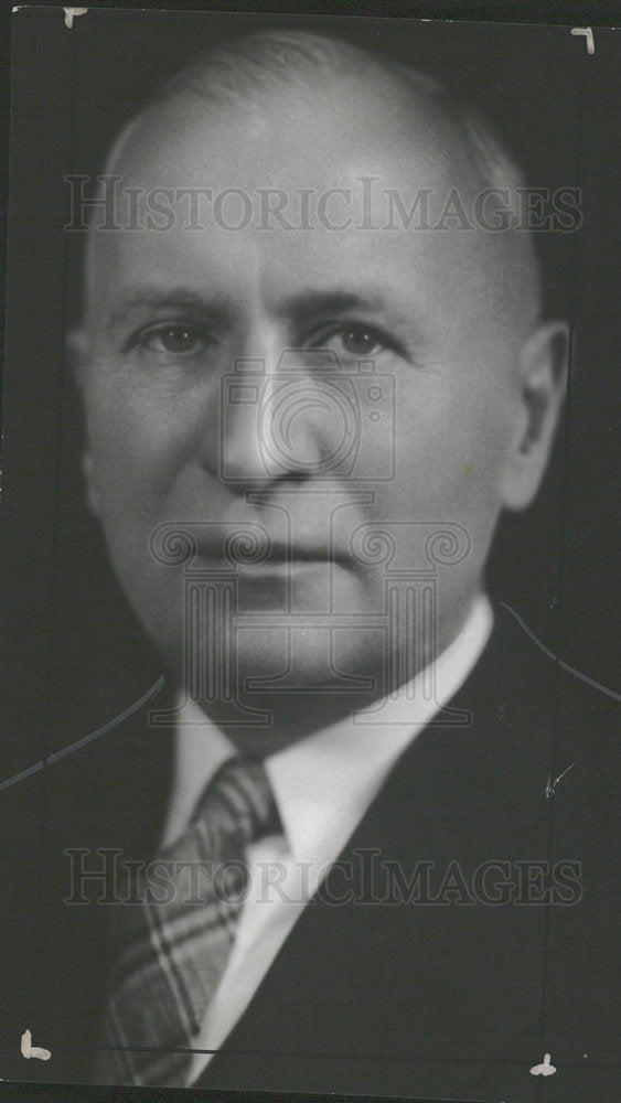 1942 Press Photo Carl Litzenberger Visitors Bureau  - Historic Images