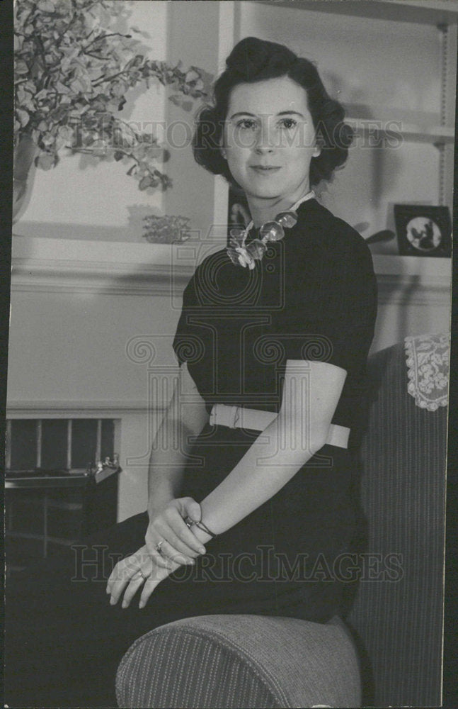 1939 Press Photo Mrs Chauning Fo Jelly Jr pose snap   - Historic Images