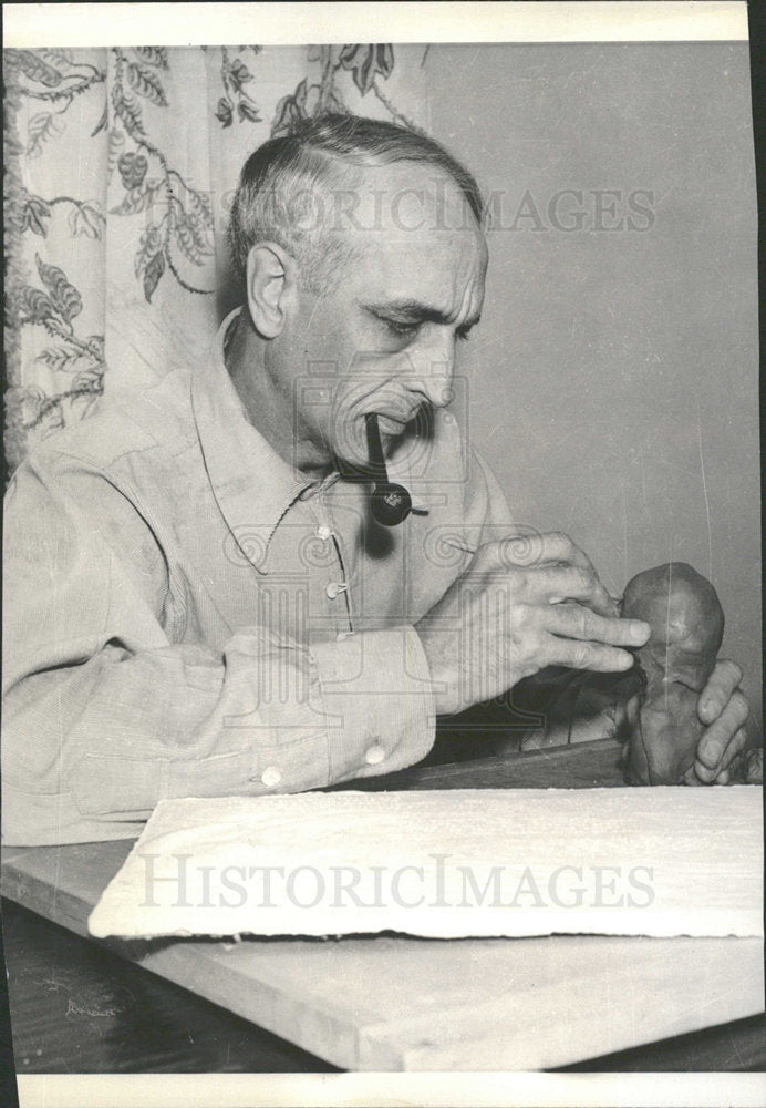 1936 Press Photo Fritz Leiber Hobby Hollywood Sculpting - Historic Images