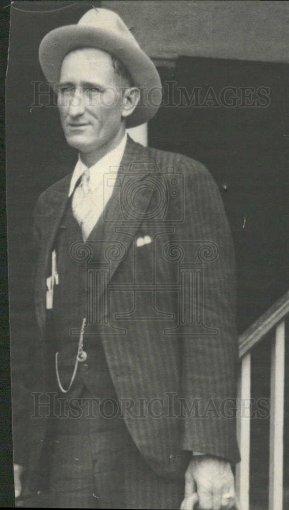 Press Photo Unidentified Person Black Suit Hat Shirt  - Historic Images