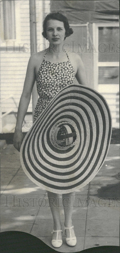 Caption missing.      - Historic Images