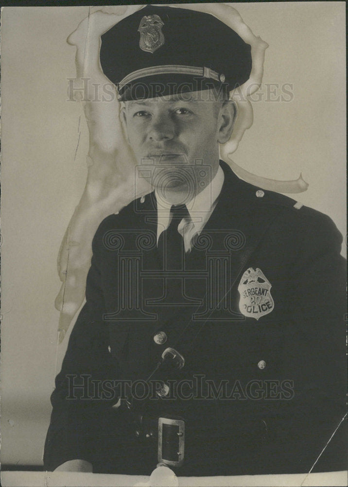 1935 Press Photo Dahlstrom Patrolman Johnson Gallery  - Historic Images