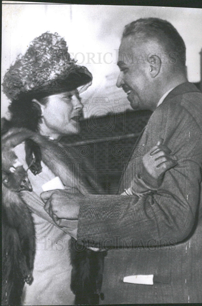 1946 Press Photo Cornelius Vanderbilt New York Foliza  - Historic Images