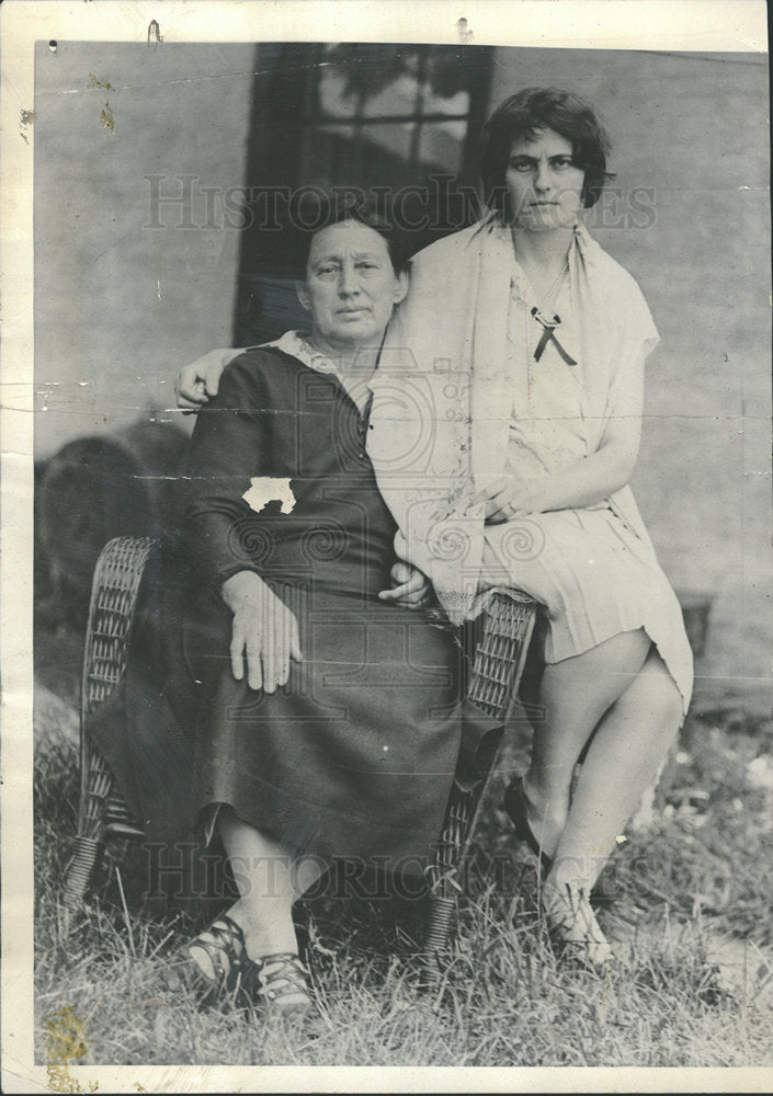 Press Photo Mrs. Albert Hegerberg and her mother. - Historic Images