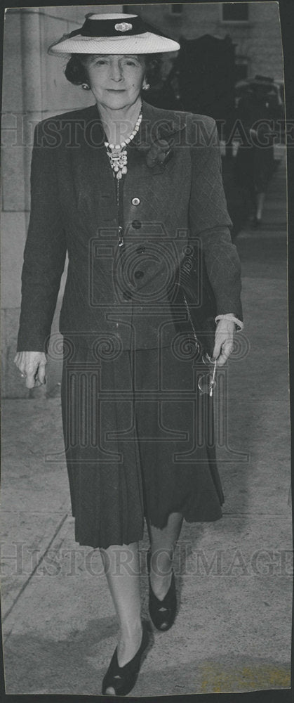 1940 Press Photo Mrs John Barnett Jewellery Spectacles  - Historic Images