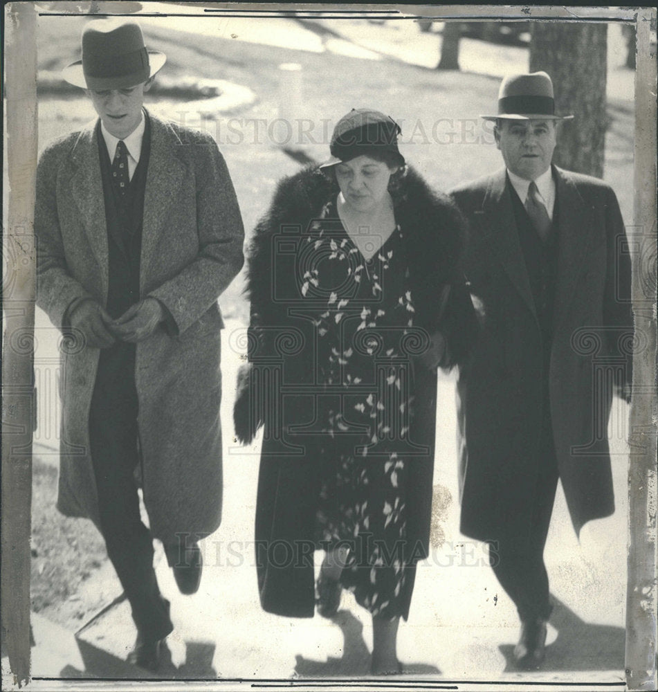 1934 Press Photo Stanley Maus John Mchachlau Mrs. Haru - Historic Images