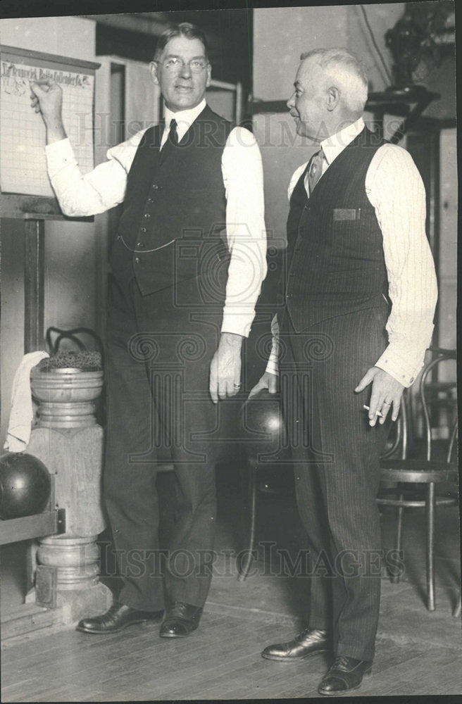 Press Photo two men conversation - Historic Images