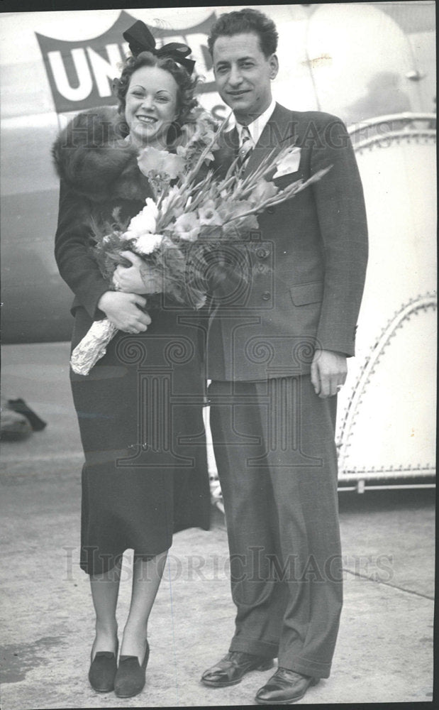 1937 Press Photo Mr. and Mrs. Jacino Married In Plane - Historic Images