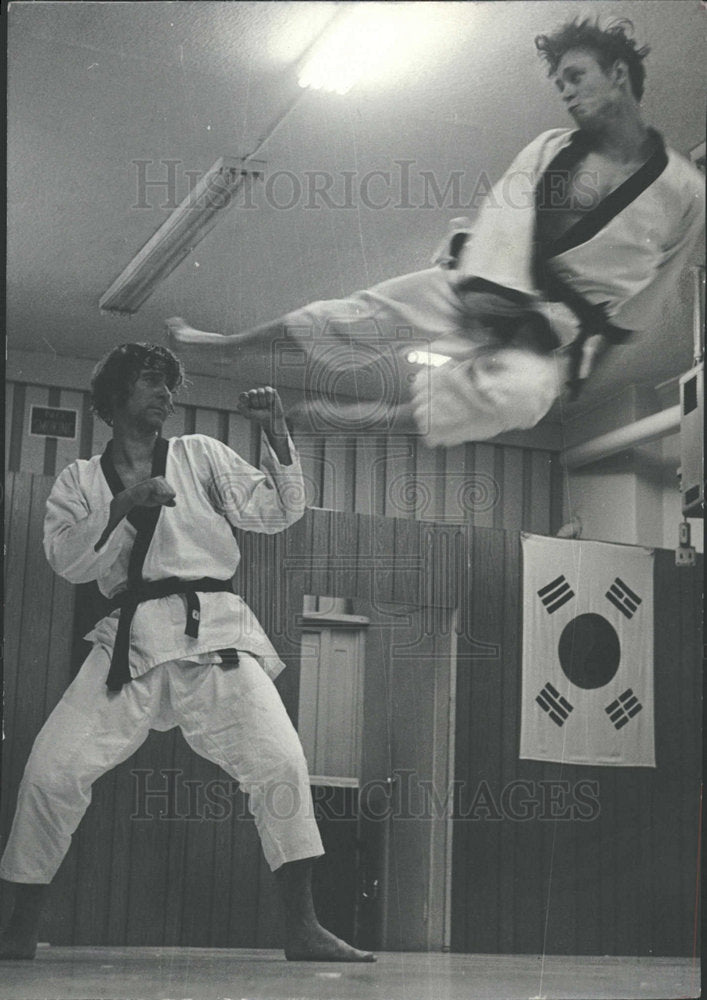1973 Press Photo Chris Doubek Jumping Side Kick - Historic Images