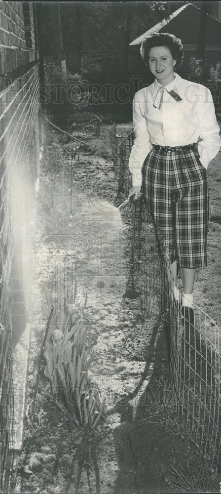 1949 Press Photo Mrs. John W. Hyes - RRY26323 - Historic Images