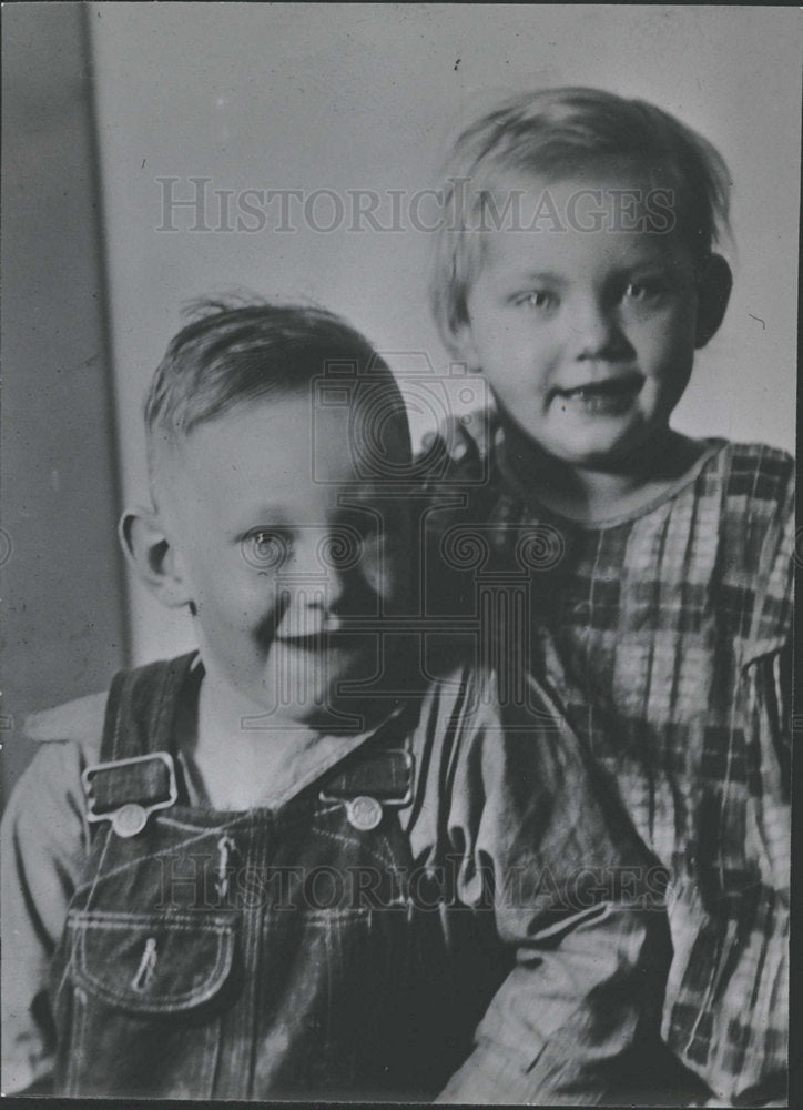 1939 Press Photo Missing Boy Hixon With Sister Portrait - Historic Images