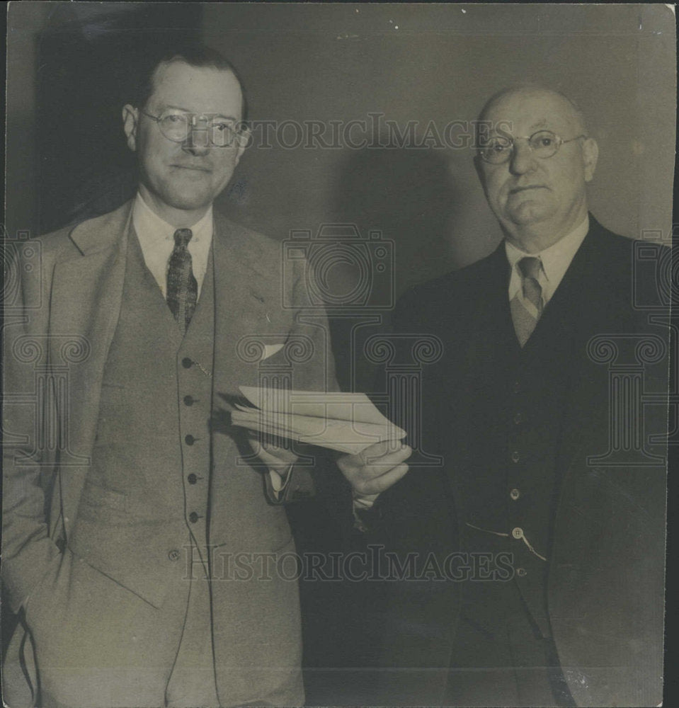 1935 Press Photo Grant Filing Mayor Candidacy Petitions - Historic Images