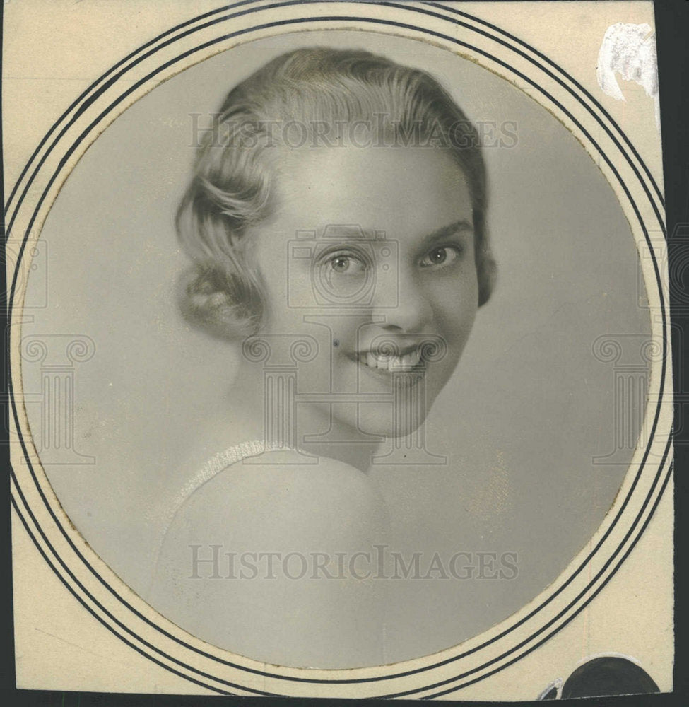 1937 Press Photo Mrs. Wilbur Lakae - Historic Images