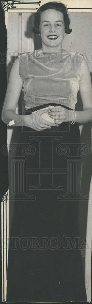 1932 Press Photo Nancy Hill In Formal Dress - Historic Images