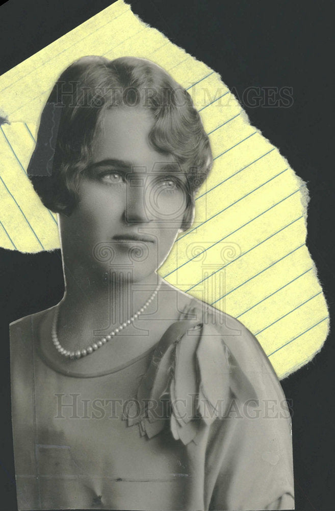 Press Photo Patricia Large Woman Pearl Necklace - Historic Images