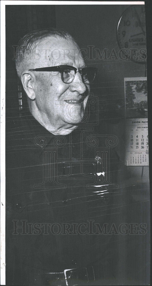 1963 Press Photo Retired Police Captain Lee W. Raedel  - Historic Images