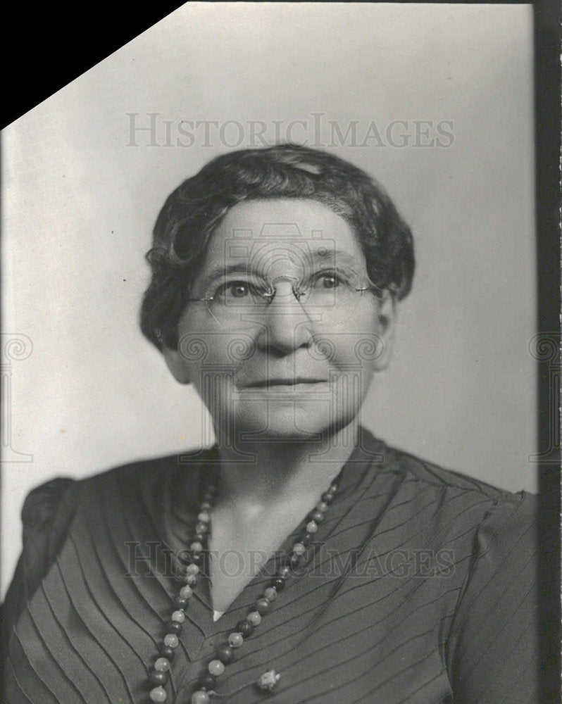 1940 Press Photo Mrs. A. G. Fish Woman Dress Necklace - Historic Images