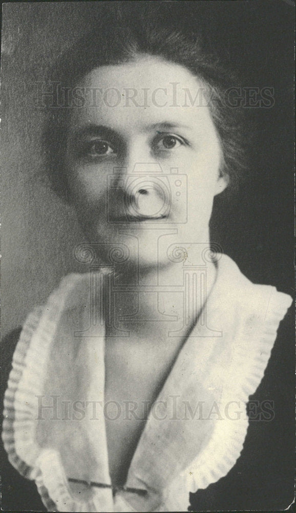 1921 Mrs. David C. Dodge, Close Caption-Historic Images