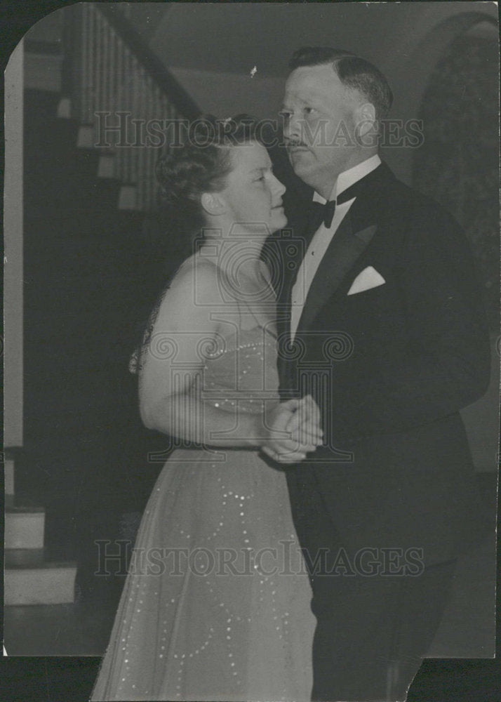 Press Photo Socialites Mead Couple Dancing Dinner - Historic Images