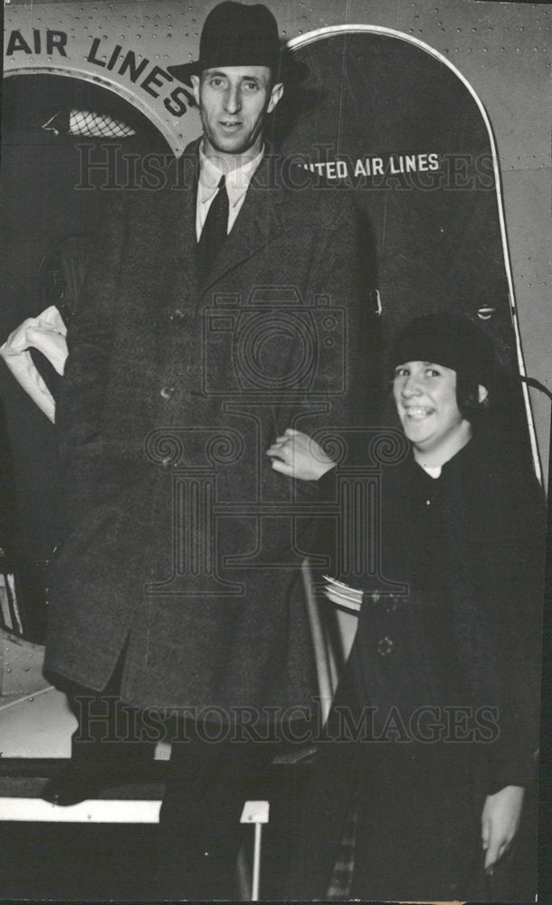 1935 Press Photo Union Leader Harry Bridges Air Plane - Historic Images