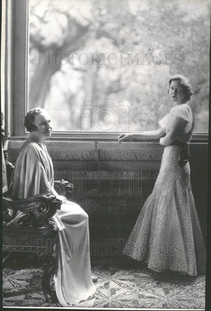 1934 Press Photo Mrs. Breckinridge Daughter Christine - Historic Images