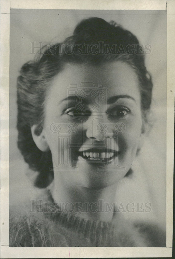 1946 Press Photo Mrs. Pauline Flowers Shot By Husband - Historic Images