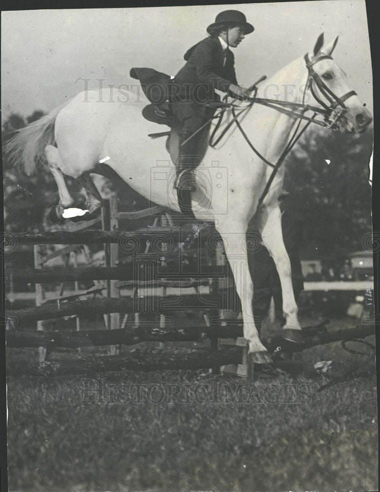 1916 Press Photo Miss Becky Lanier IJR Murling Cup - Historic Images