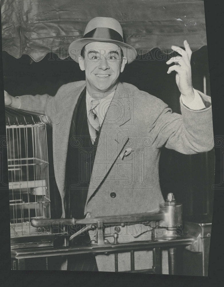 Press Photo picture person looking comedian  - Historic Images