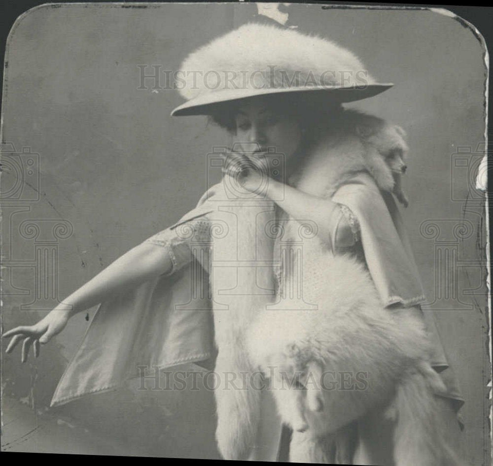 1900 Press Photo Mrs Hal Lay - Historic Images