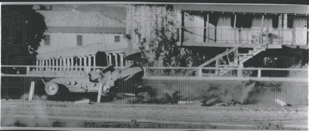 1949 Press Photo Building Car Accidents - Historic Images