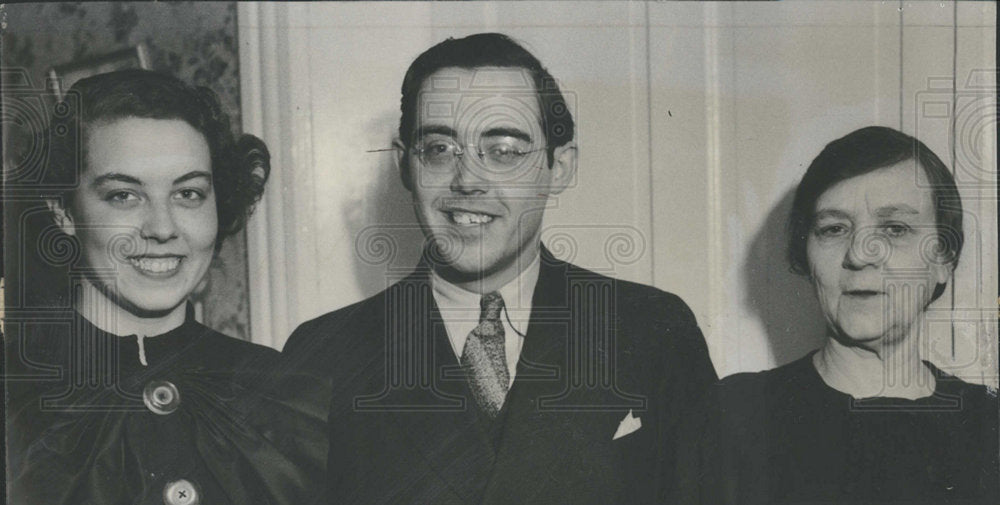 1930 Mrs. M.s. Holt net her son-Historic Images