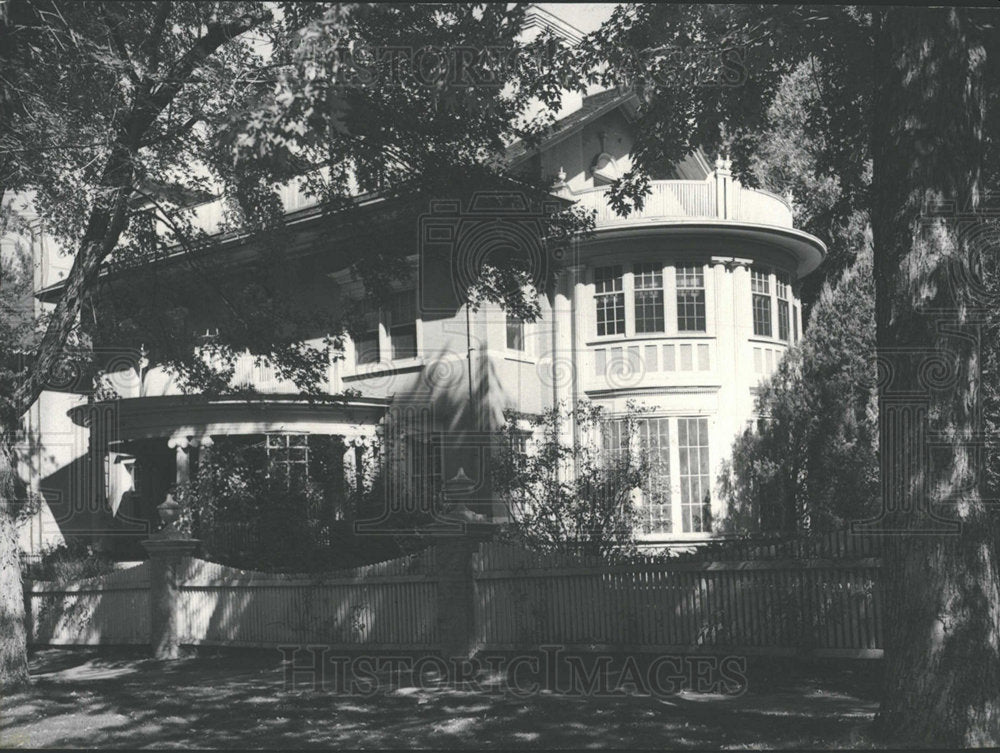 Press Photo Large Building Tree - Historic Images