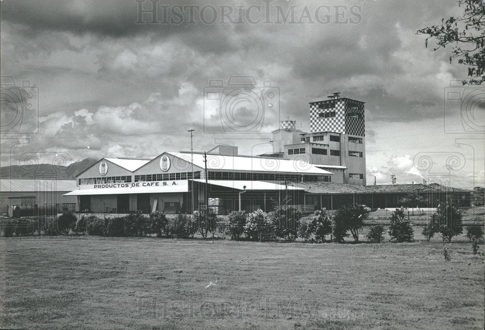 1965 Press Photo Fabrica De Cafe Soluble El Salvador  - Historic Images