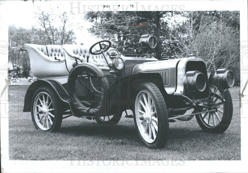 1975 Press Photo Richard Teague Business Executive Car  - Historic Images
