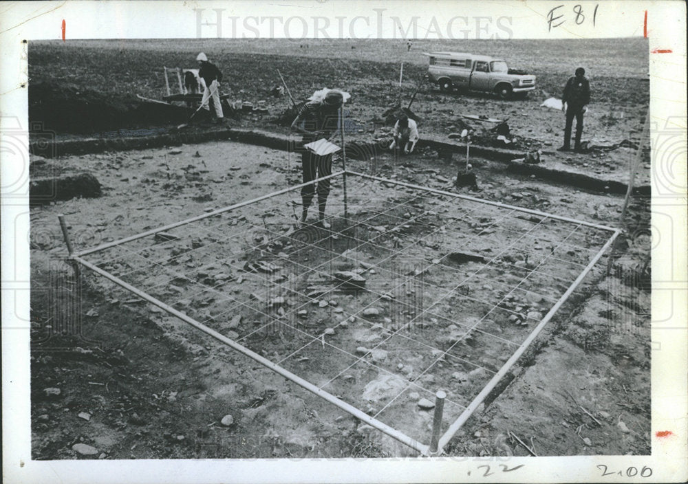 1971 Press Photo Joan Walker Graduate Student Artifact - Historic Images