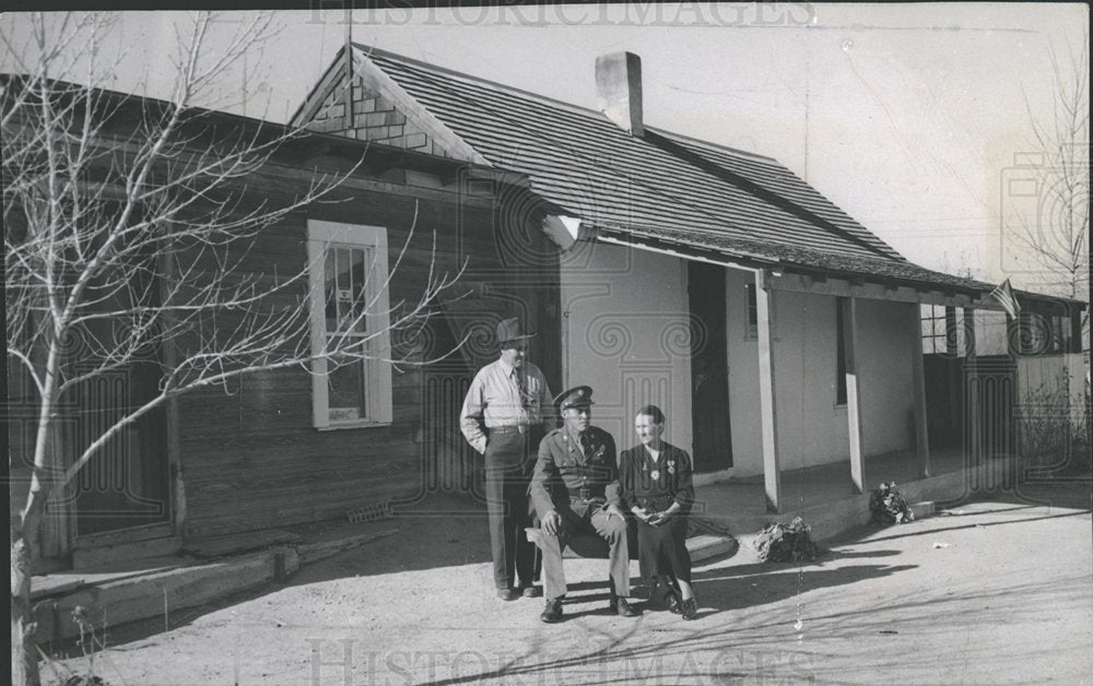 1944 Press Photo Mr. and Mrs. Manuel V. Martinez - Historic Images
