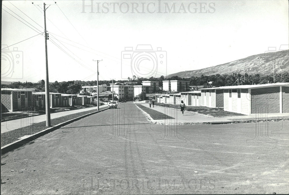 1965 Press Photo Viviendas para families bajos Ciudad  - Historic Images